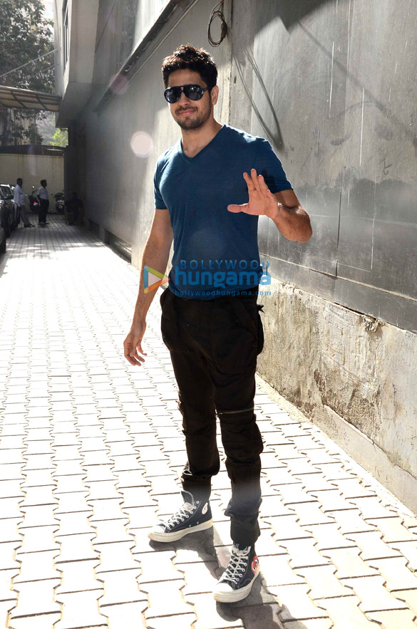 sidharth and mohit snapped post meeting 4