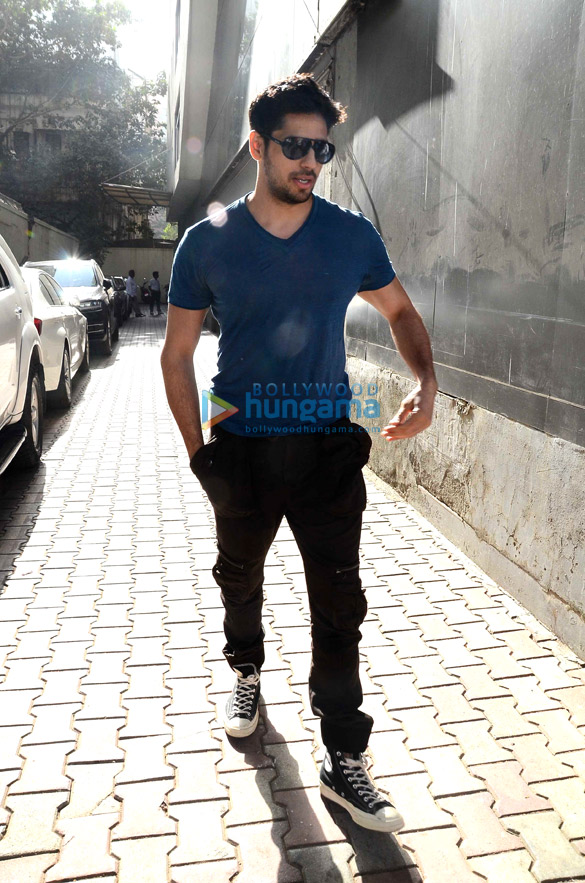 sidharth and mohit snapped post meeting 6