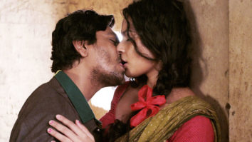 Aye Saiyan (Babumoshai Bandookbaaz)